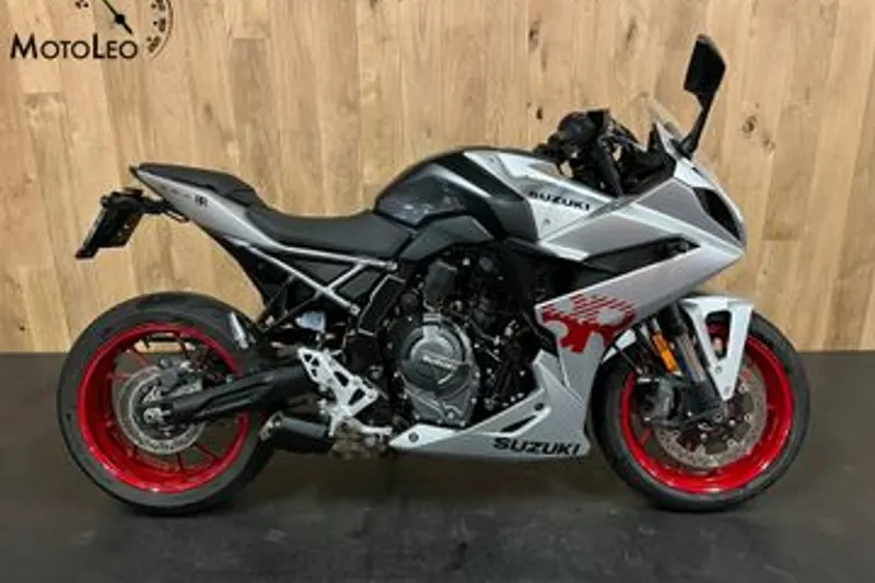 Suzuki GSX-8R (2024)