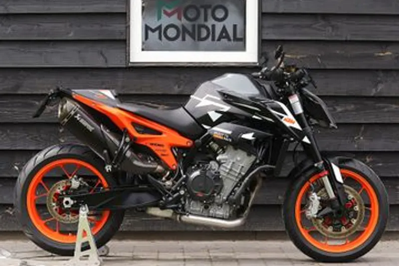 KTM 890 Duke (2024)