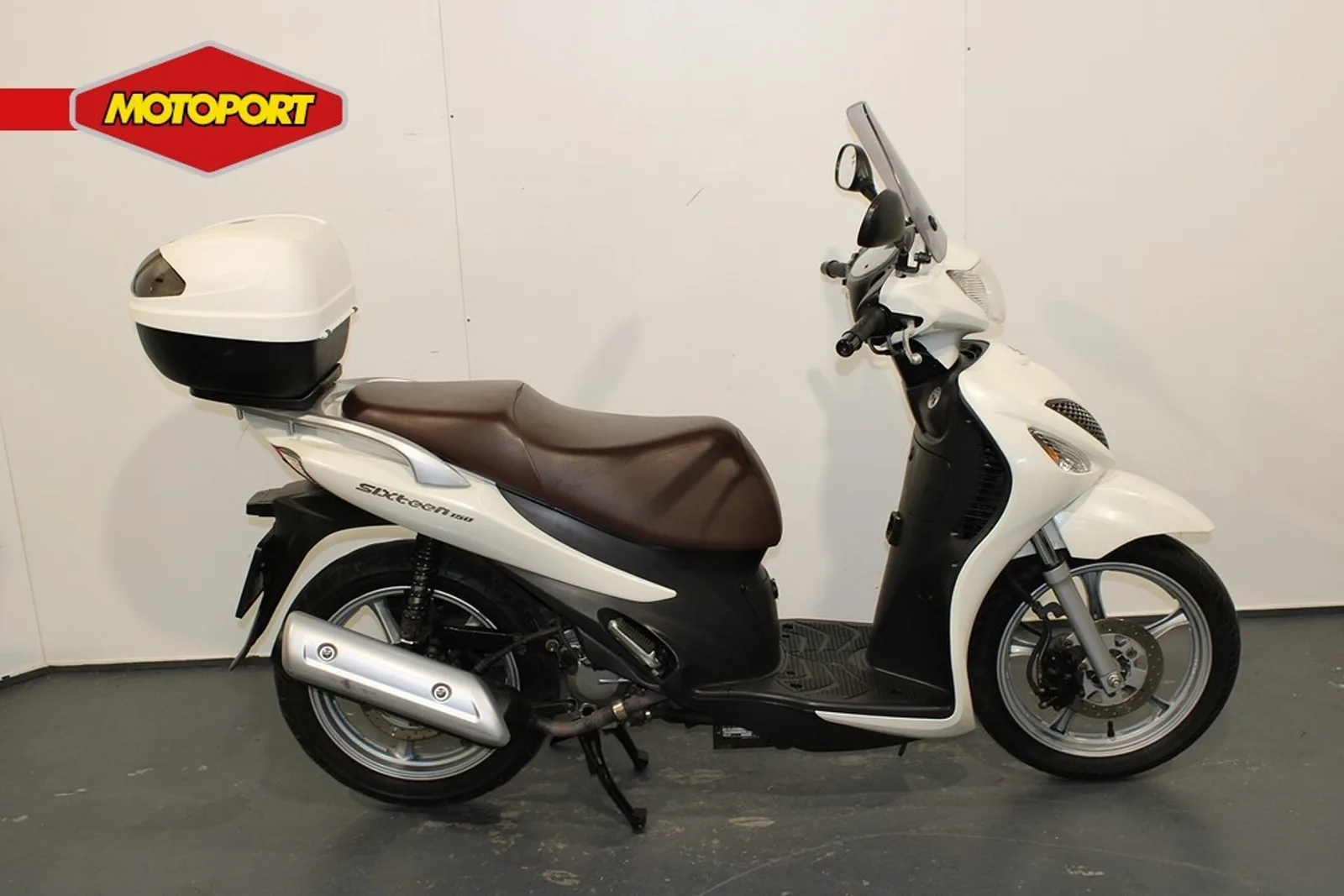 Suzuki UX150 Sixteen (2008) — foto 1
