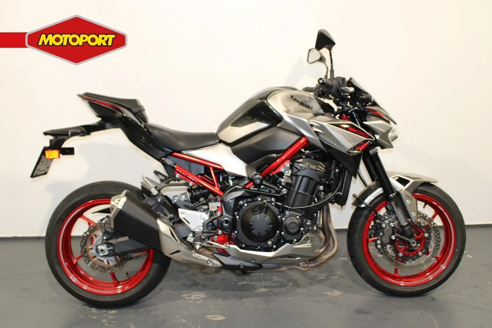 Kawasaki Z900 (2024) — foto 1
