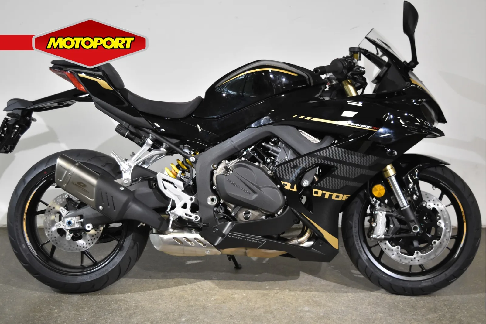 QJ Motor SRK 800 RR (2026) — foto 1