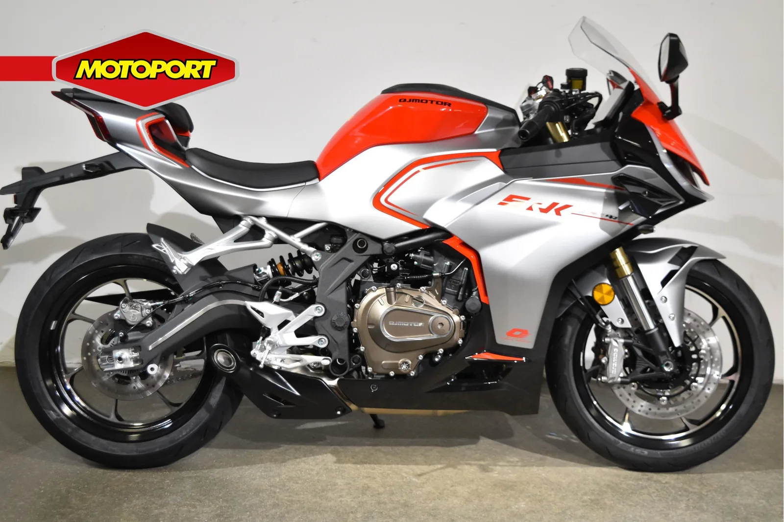 QJ Motor SRK 421 RR (2026) — foto 1
