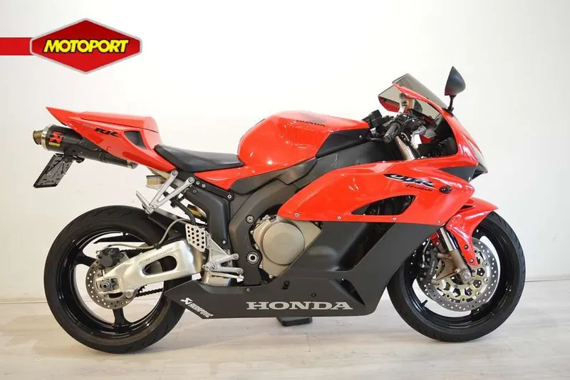 Honda CBR 1000 RR Fireblade (2004)