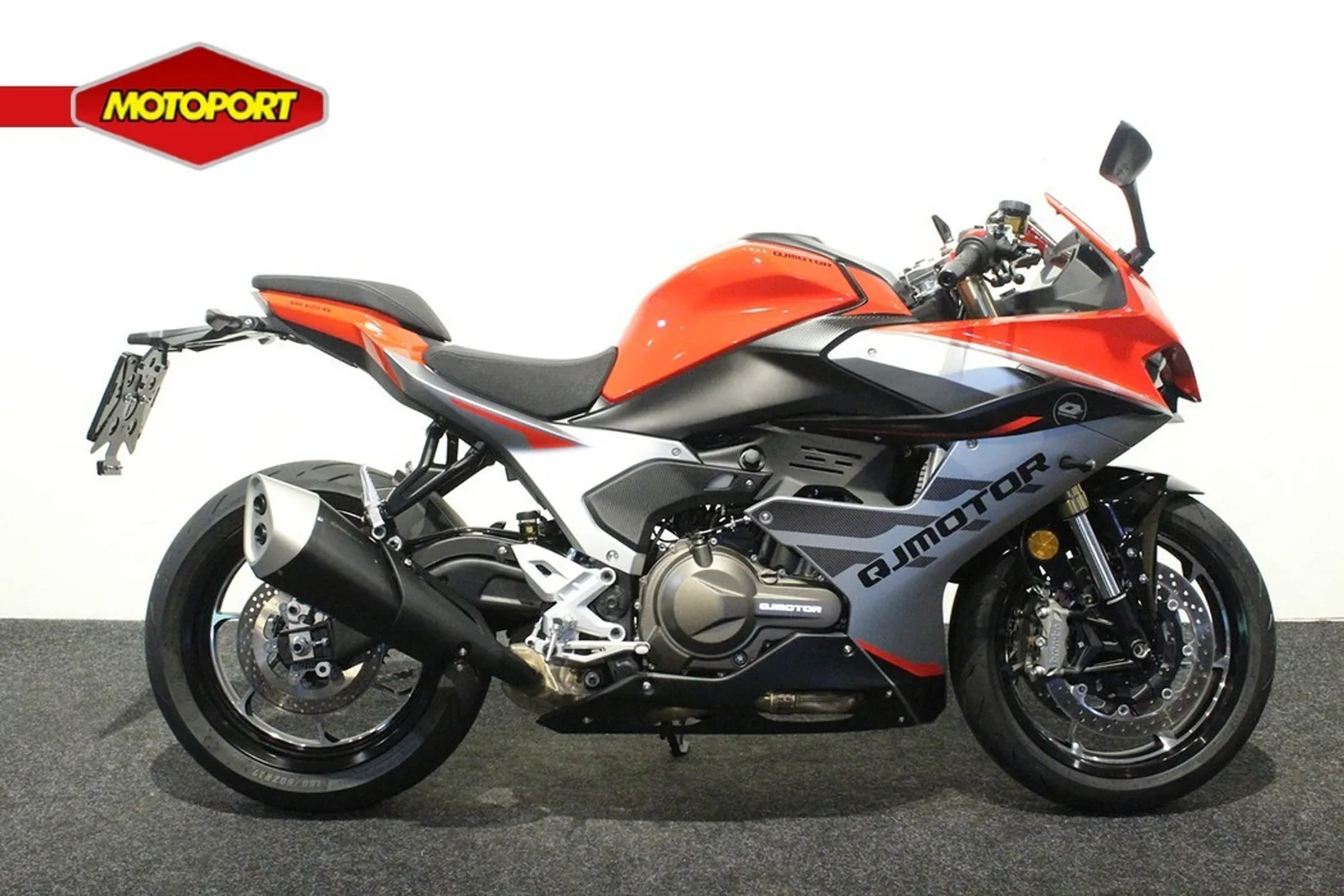 QJ Motor SRK 600 RS (2025) — foto 1