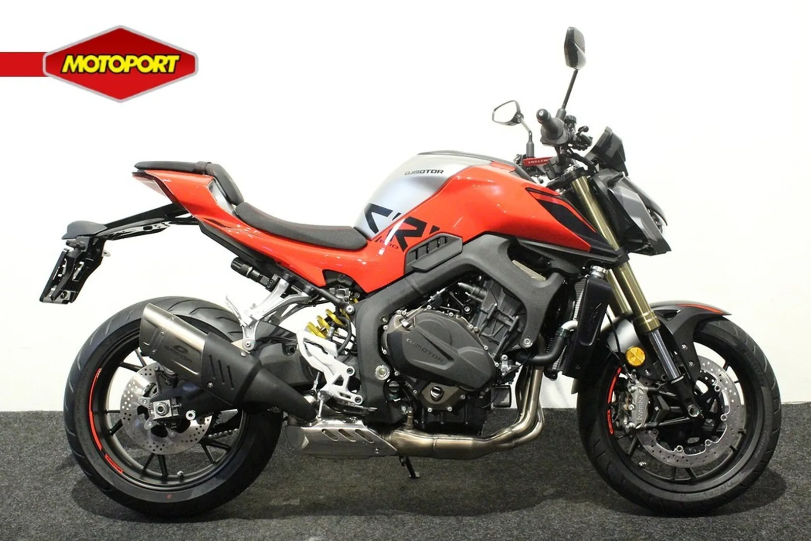 QJ Motor SRK 800 (2026) — foto 1