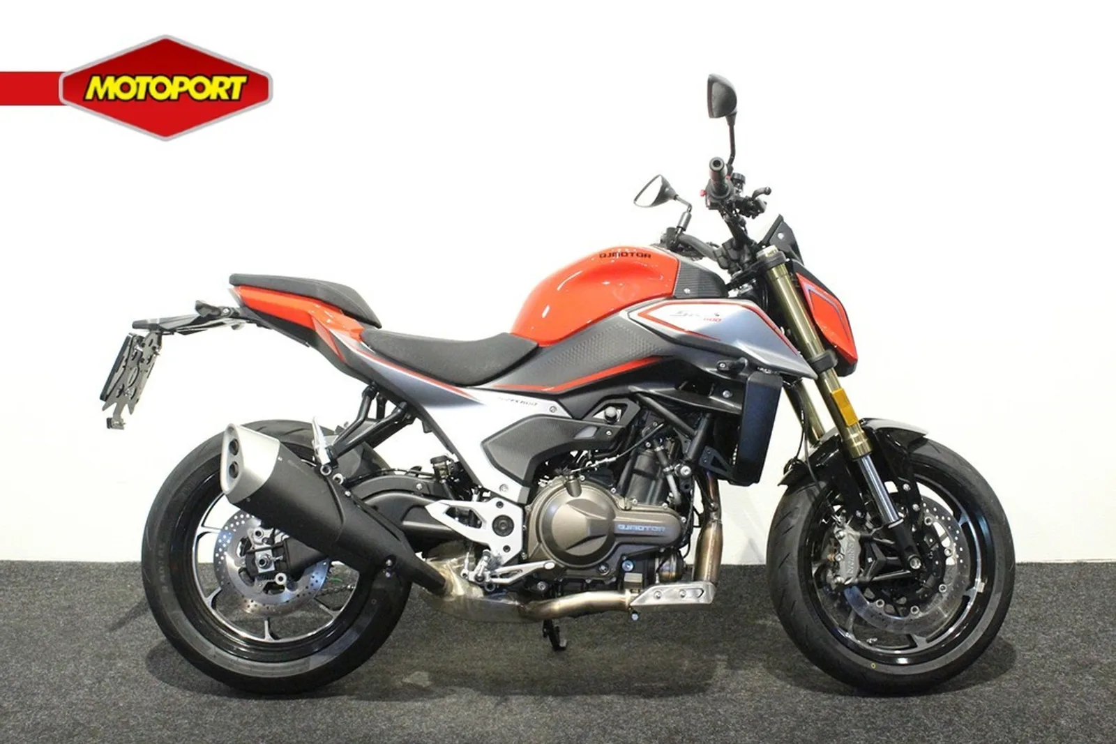 QJ Motor SRK 600 (2026) — foto 1