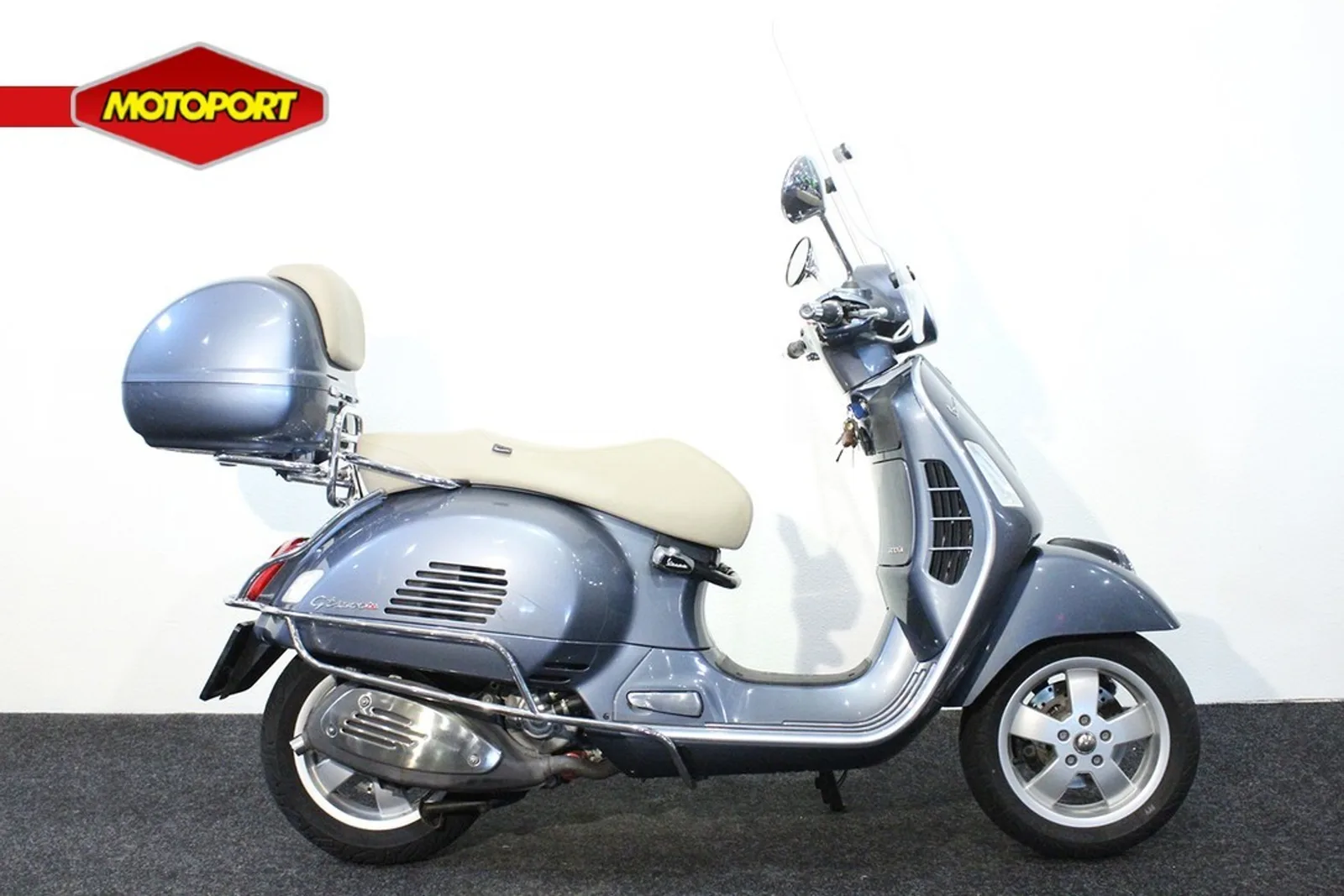 Vespa GTS 300 (2016) — foto 1