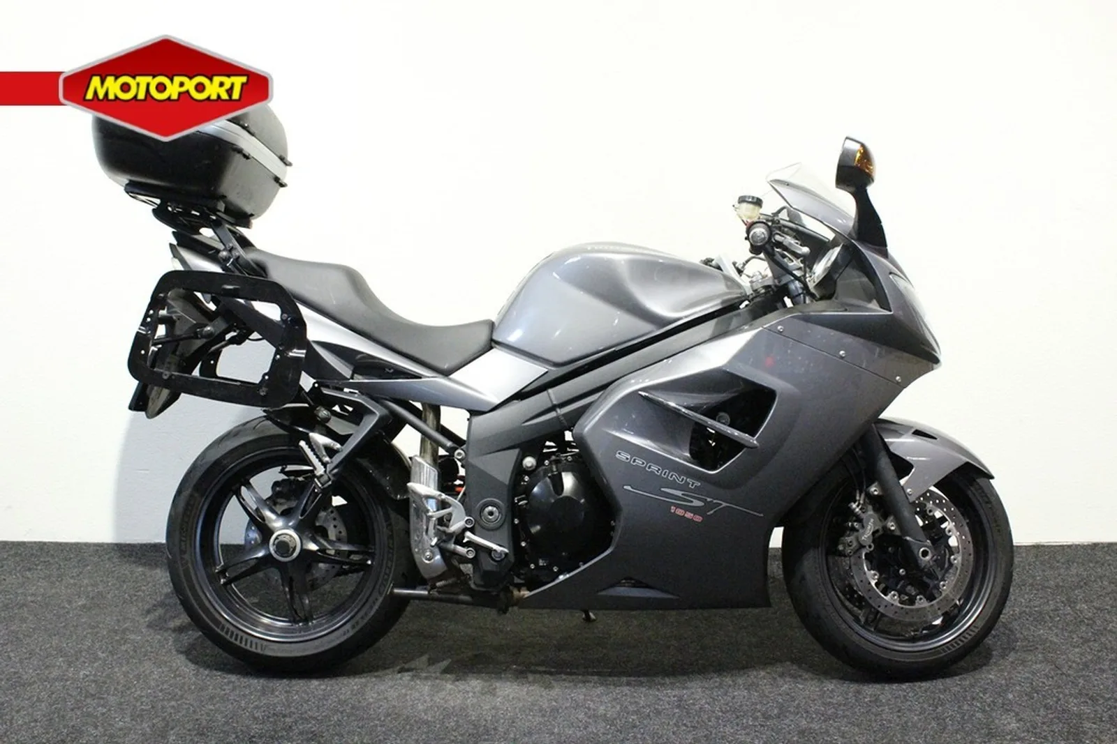 Triumph SPRINT 1050 ST (2009) — foto 1