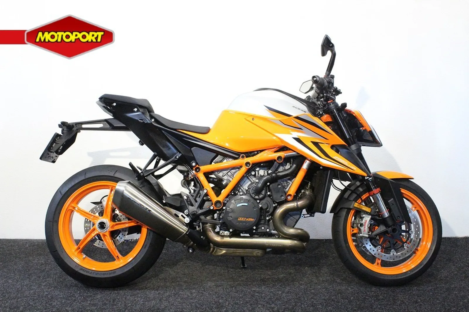KTM 1290 SuperDuke R (2023) — foto 1