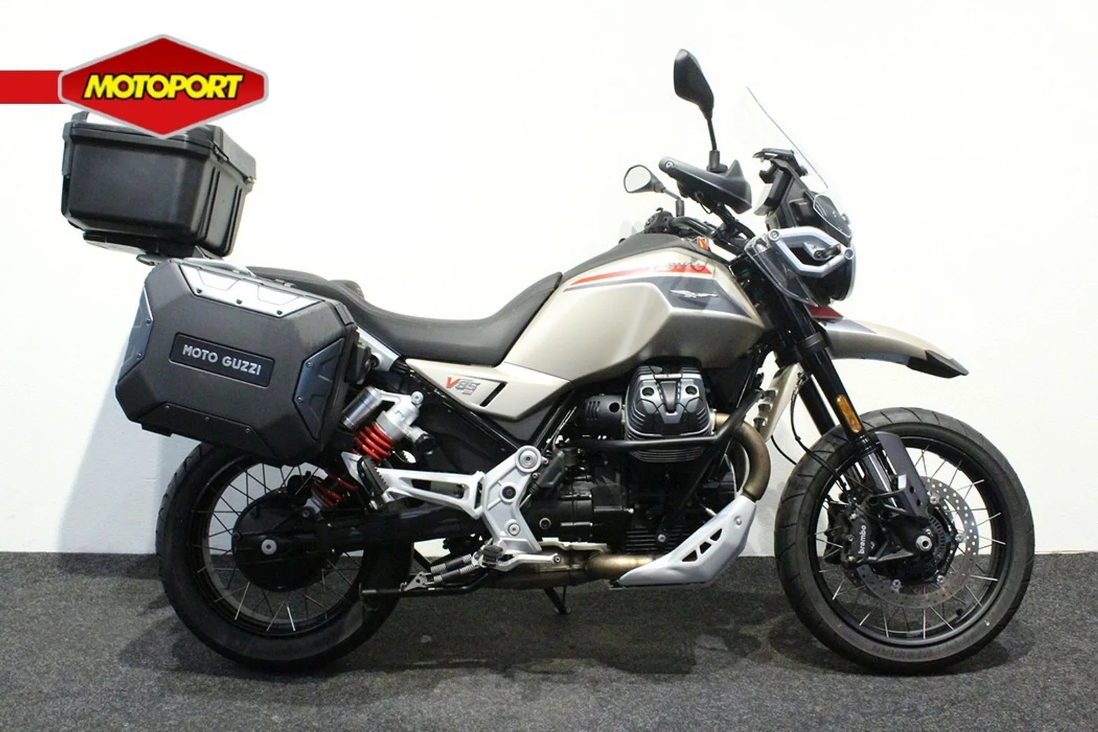 Moto Guzzi V85 TT Travel (2024) — foto 1