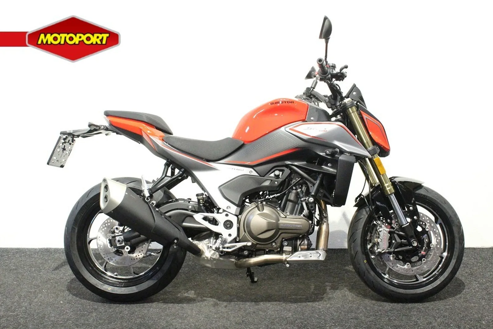 QJ Motor SRK 600 (2026) — foto 1