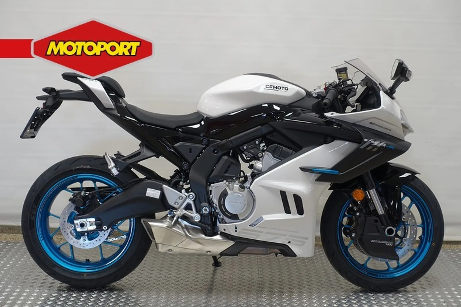 CFMoto 675SR-R (2026) — foto 1