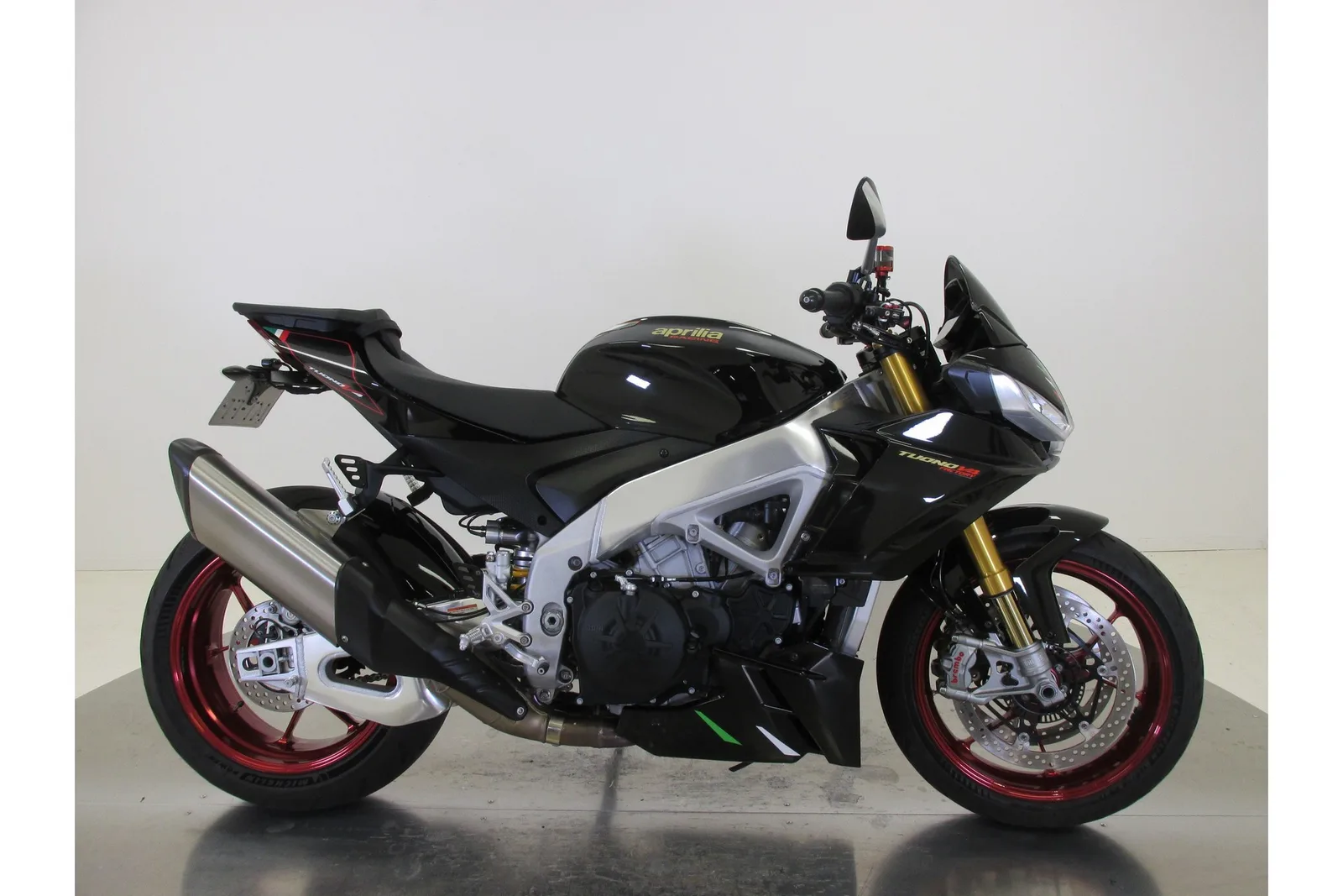 Aprilia Tuono V4 1100 FACTORY (2023) — foto 1