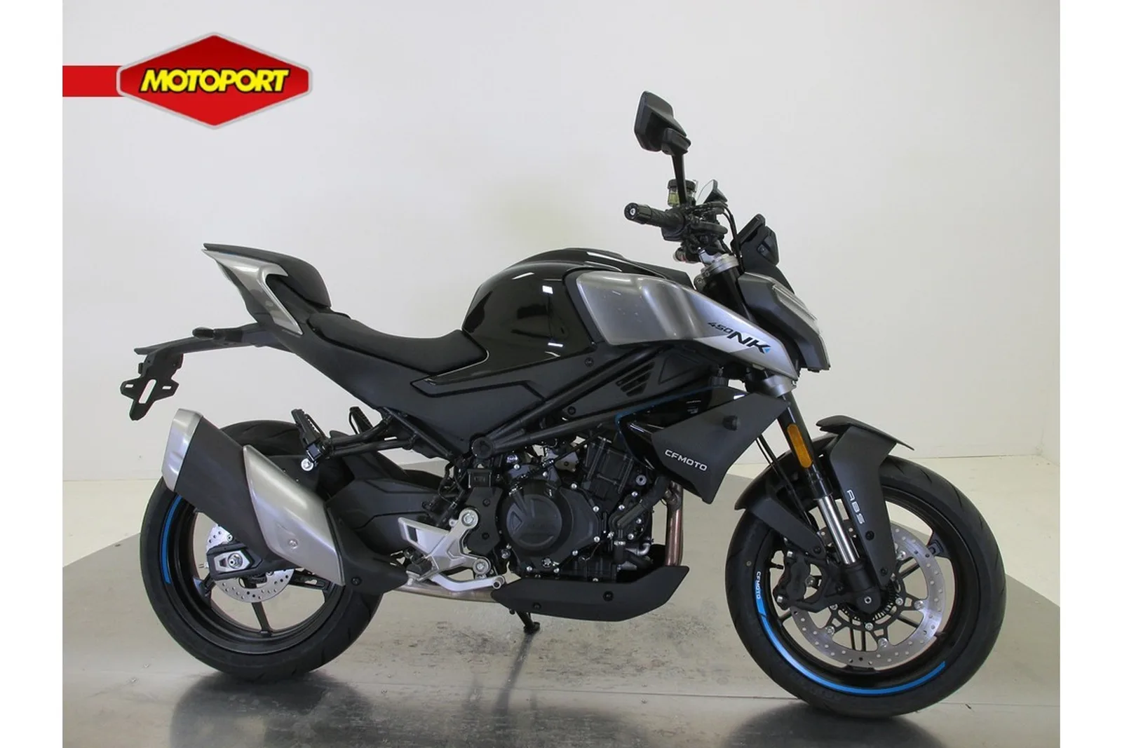 CFMoto 450NK (2025) — foto 1