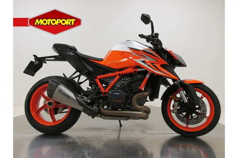 KTM 1290 SuperDuke R (2023)