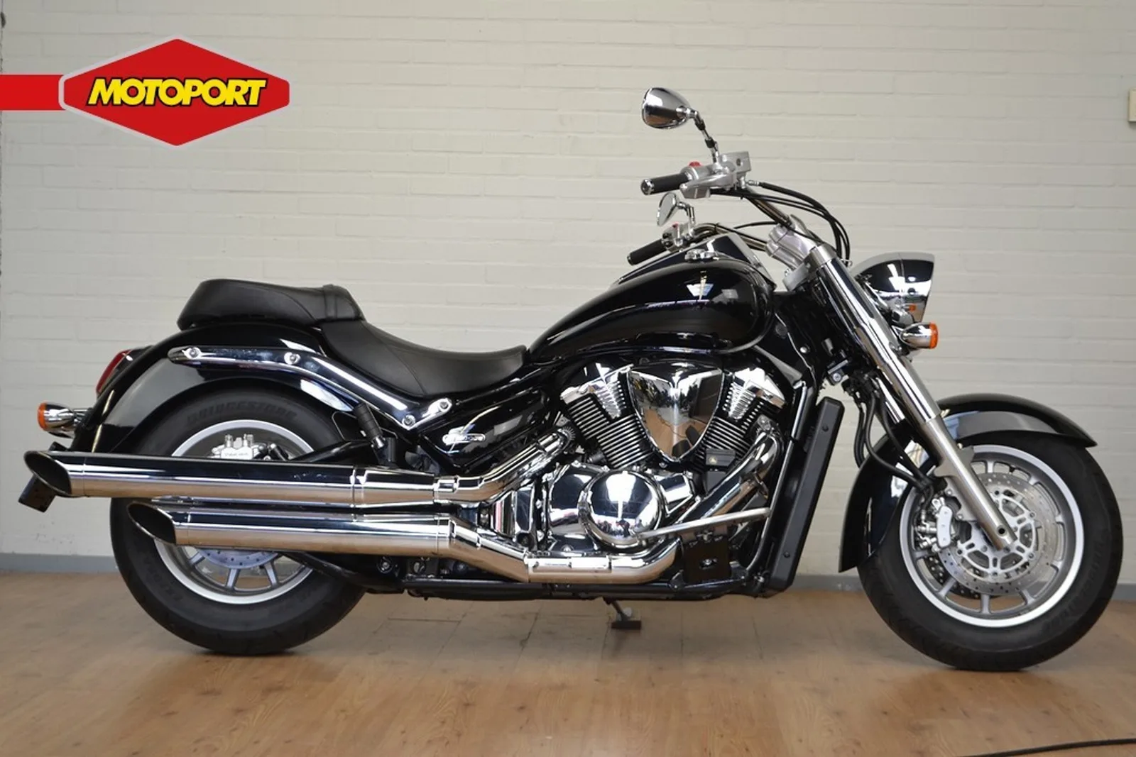 Suzuki C 1800 R (2011) — foto 1