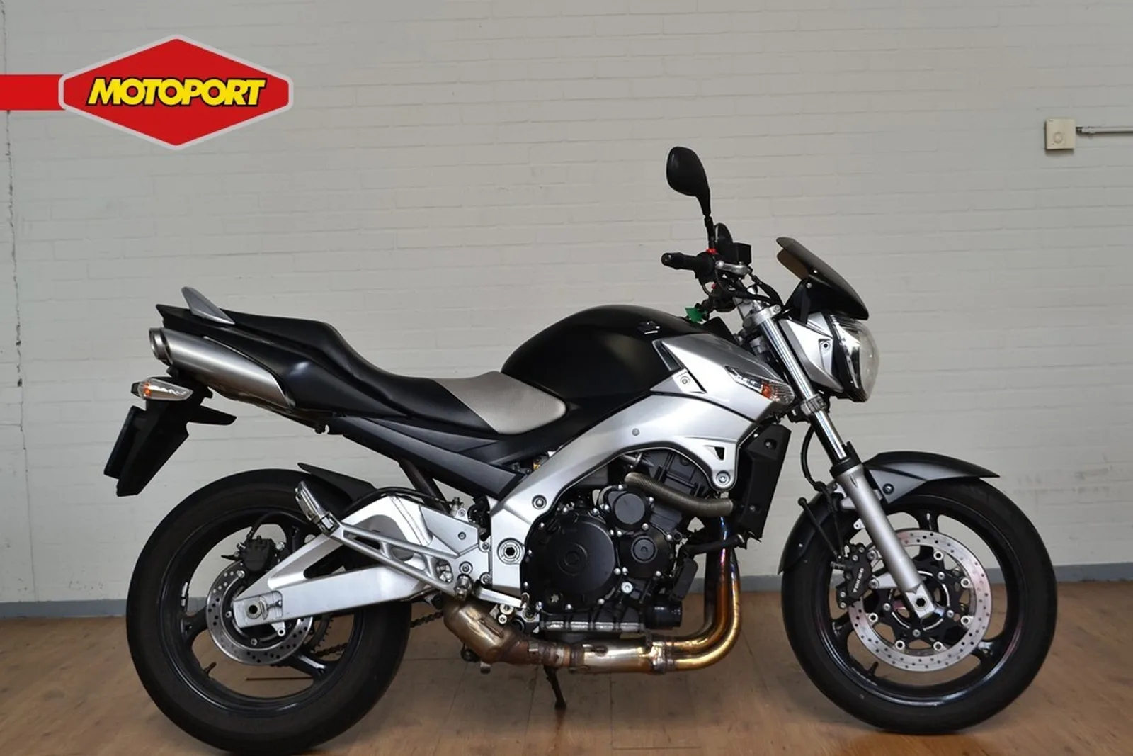 Suzuki GSR600 (2006) — foto 1