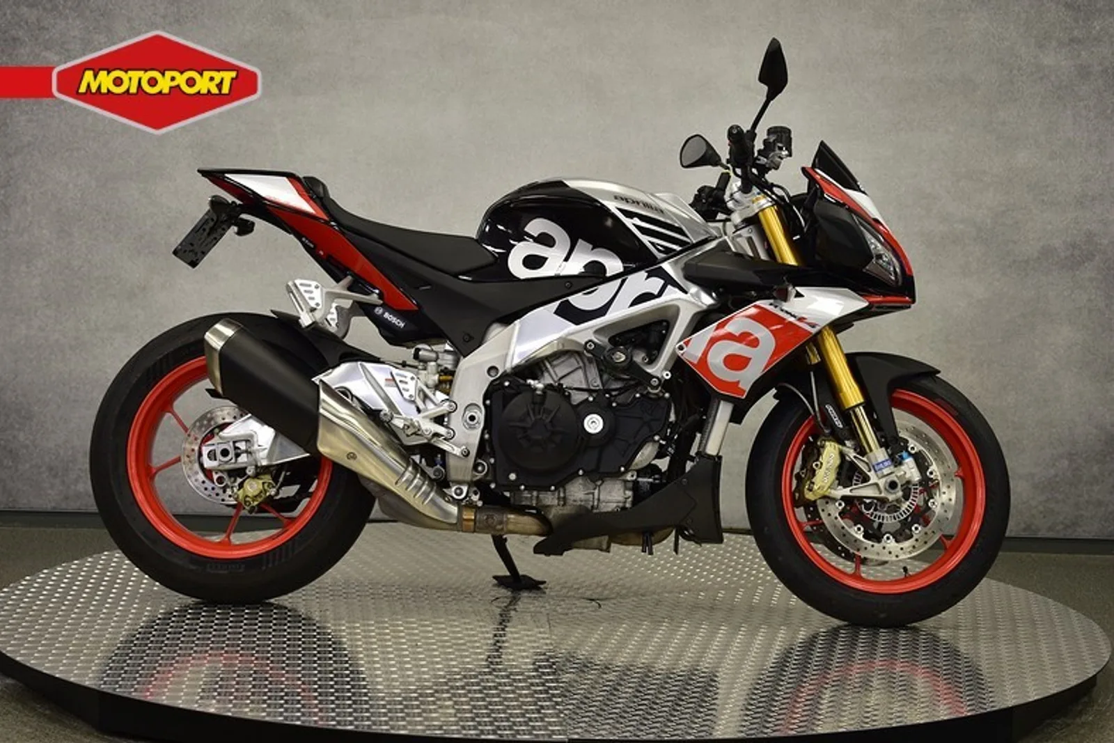 Aprilia Tuono V4 1100 FACTORY (2015) — foto 1