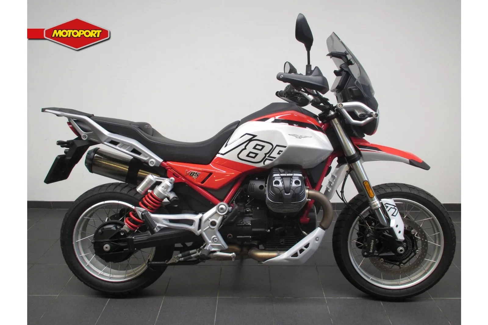 Moto Guzzi V85 TT (2024) — foto 1
