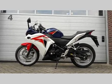 Honda CBR250R (2014) — foto 1