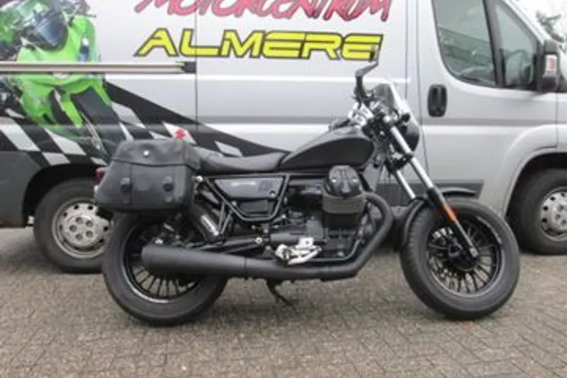 Moto Guzzi V9 Bobber (2018)