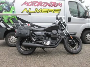 Moto Guzzi V9 Bobber (2018) — foto 1