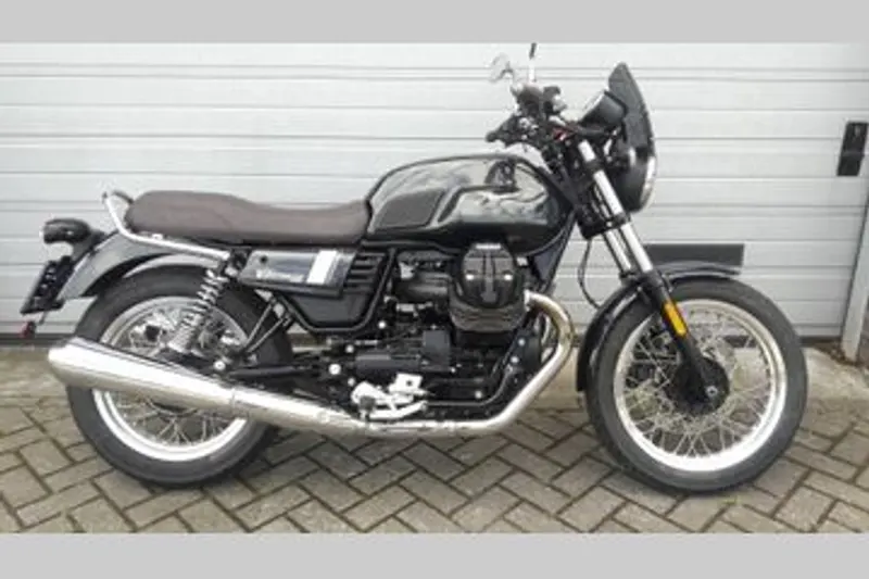 Moto Guzzi V7 (2020)