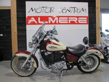 Honda VT 1100 (1997) — foto 1