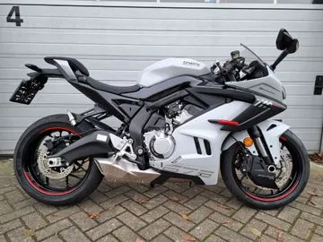 CFMoto 675SR-R (2026) — foto 1