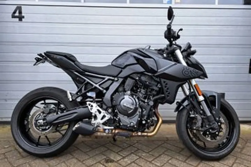 Suzuki GSX-8S (2023)