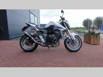 Suzuki GSR750 (2014) — foto 1