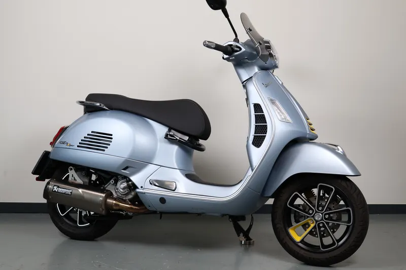 Vespa GTS 300 (2023)