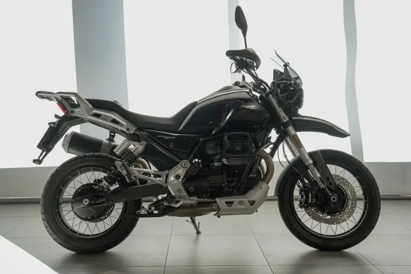 Moto Guzzi V85 TT Travel (2023)