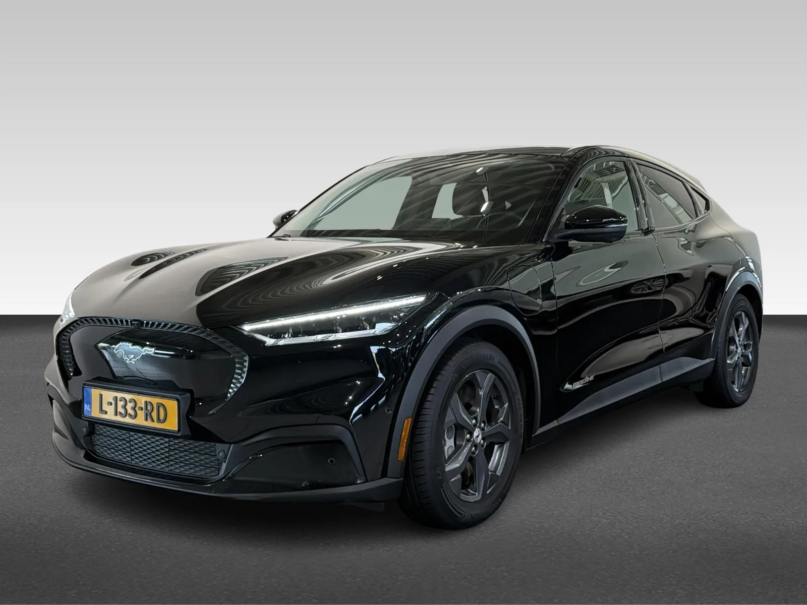 Ford Mustang Mach-E (2021) — foto 1