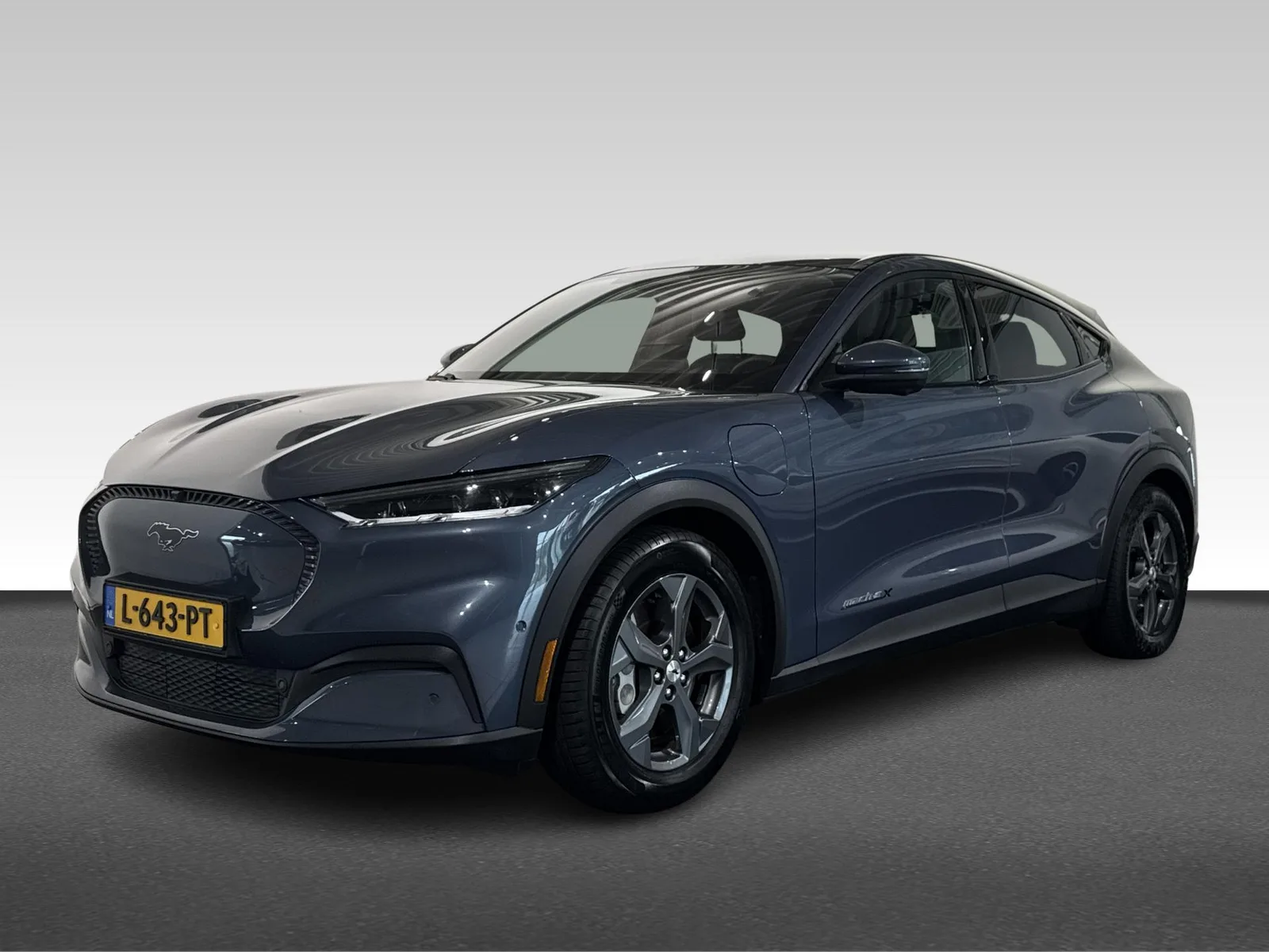 Ford Mustang Mach-E (2021) — foto 1