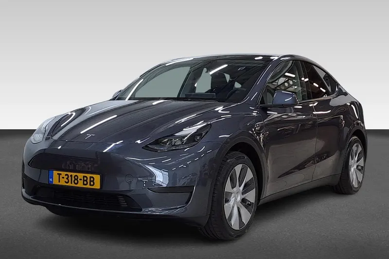 Tesla Model Y (2023)