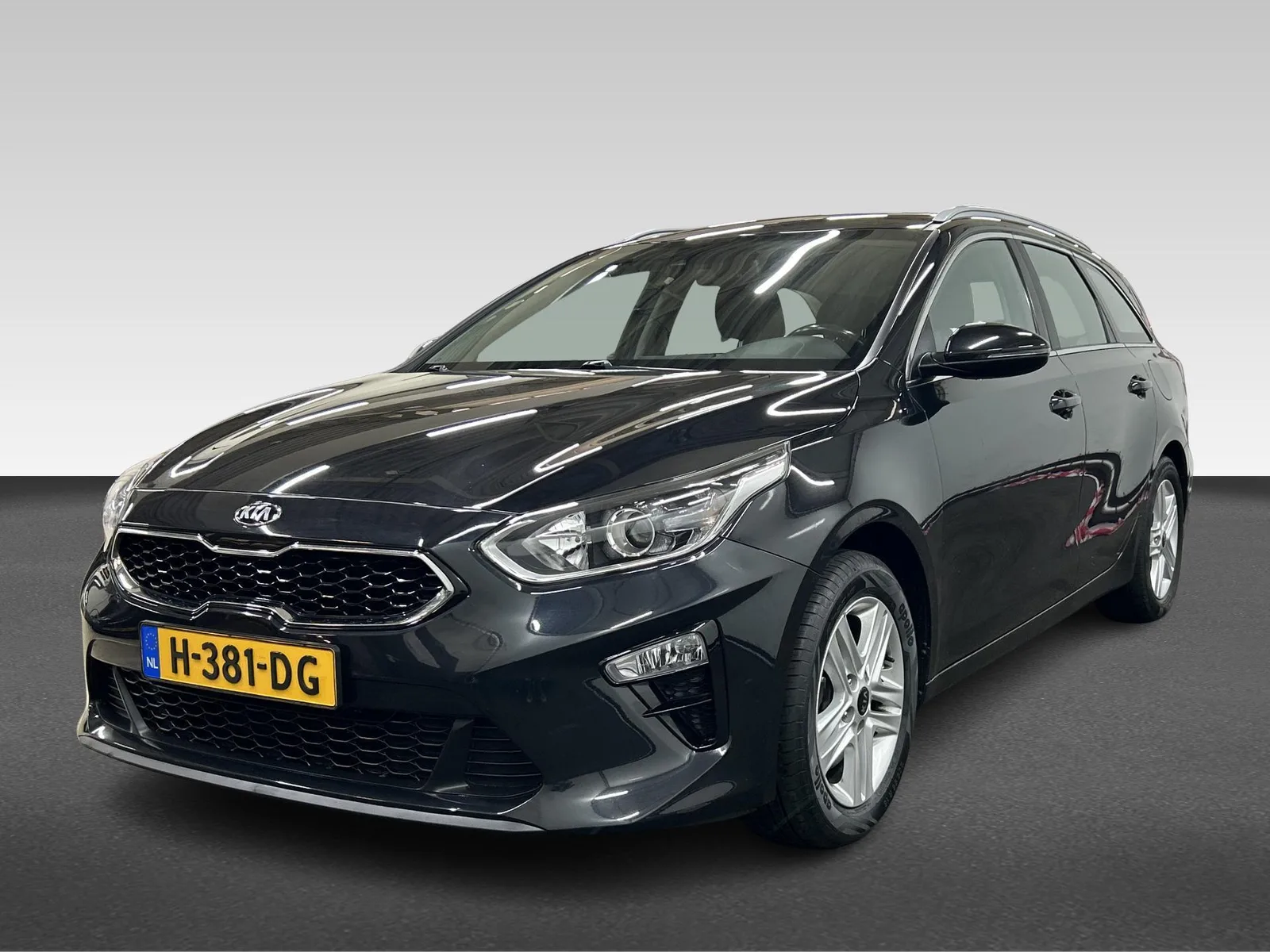 Kia Ceed Sportswagon (2020) — foto 1