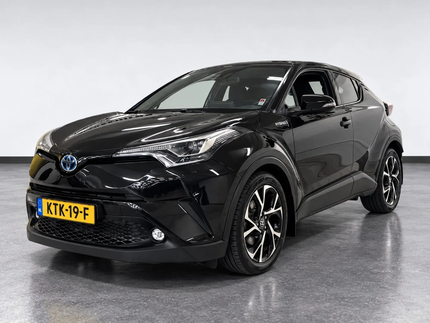 Toyota C-HR (2019) — foto 1