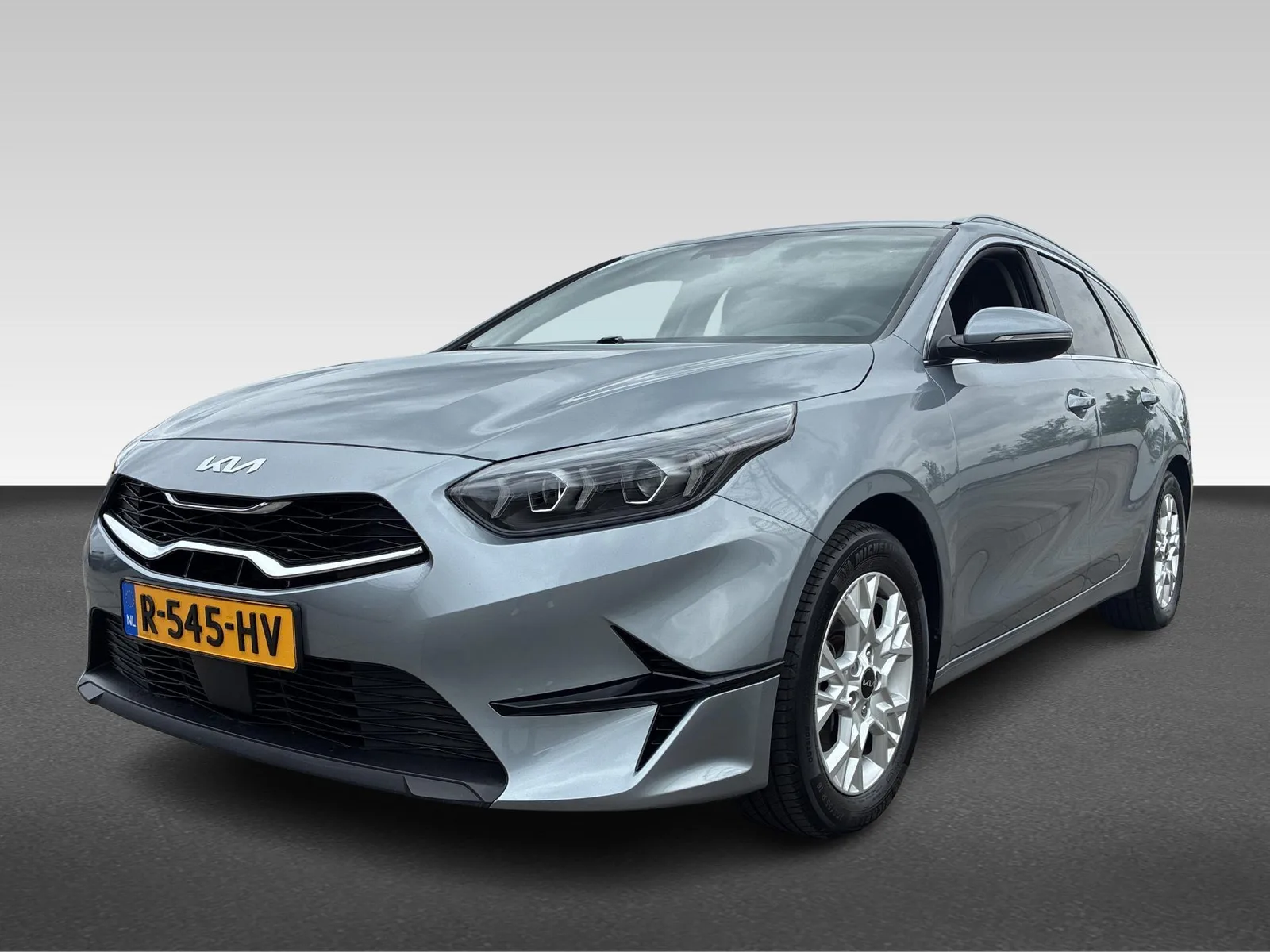 Kia Ceed Sportswagon (2022) — foto 1