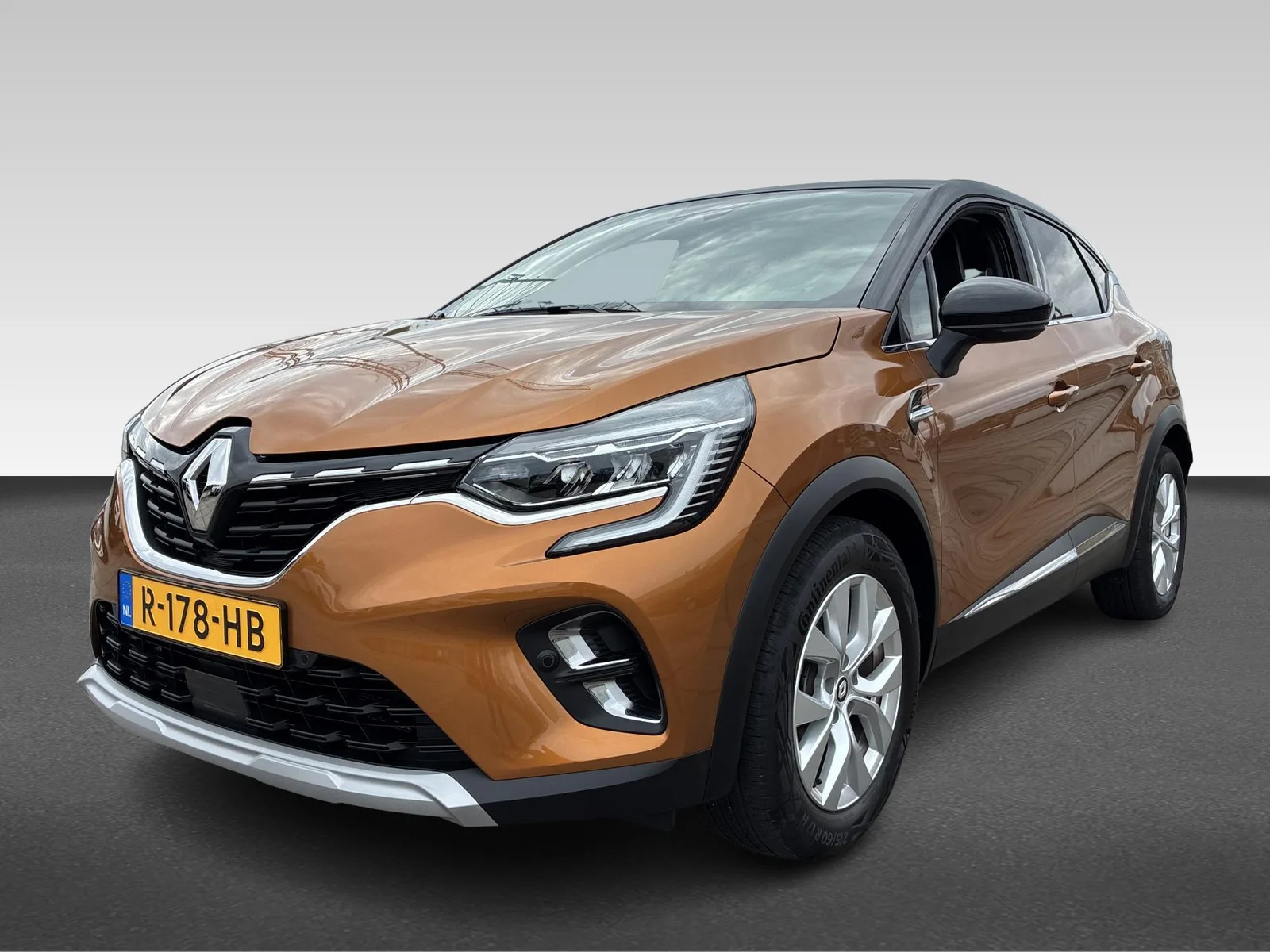 Renault Captur (2022) — foto 1