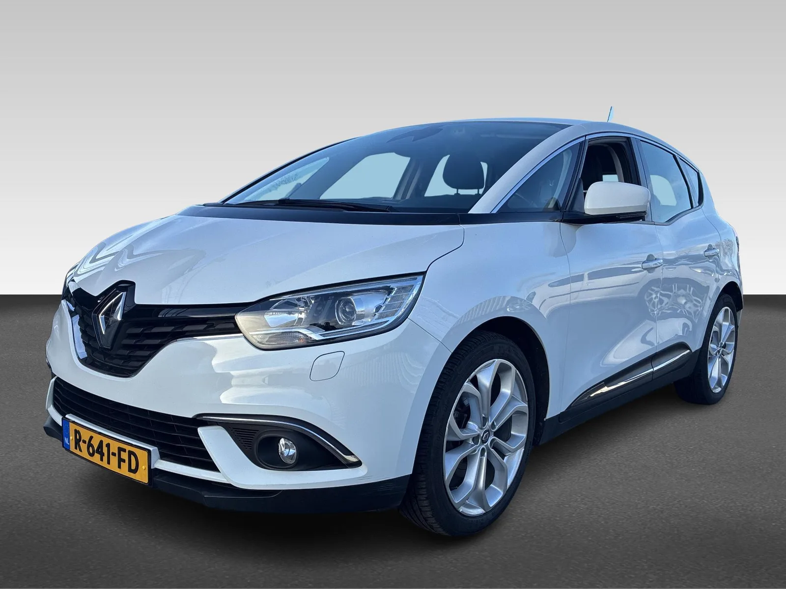 Renault Scénic (2018) — foto 1