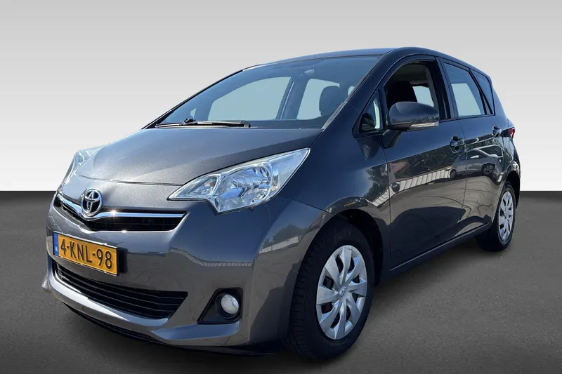 Toyota Verso-S (2012)
