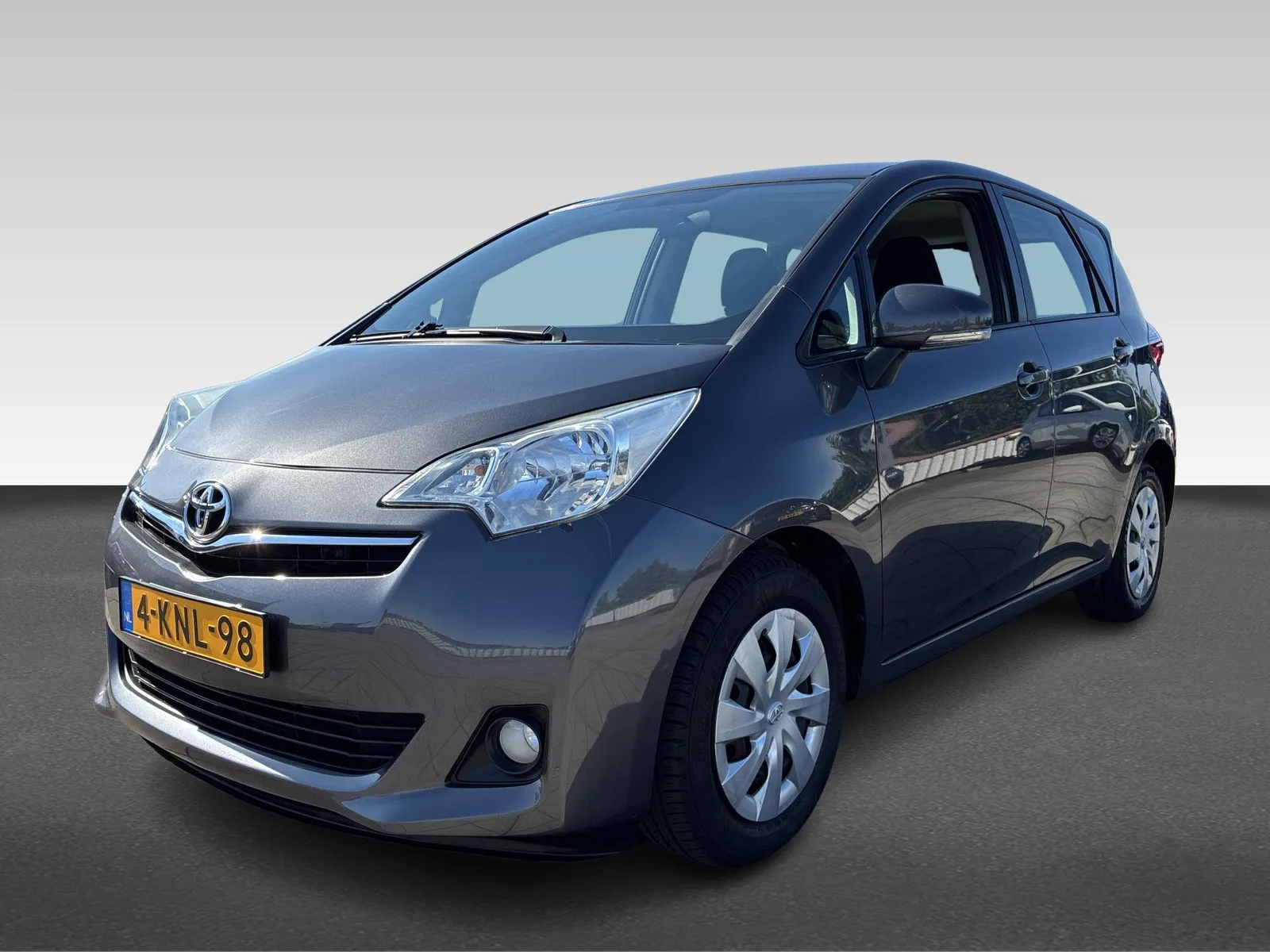 Toyota Verso-S (2012) — foto 1