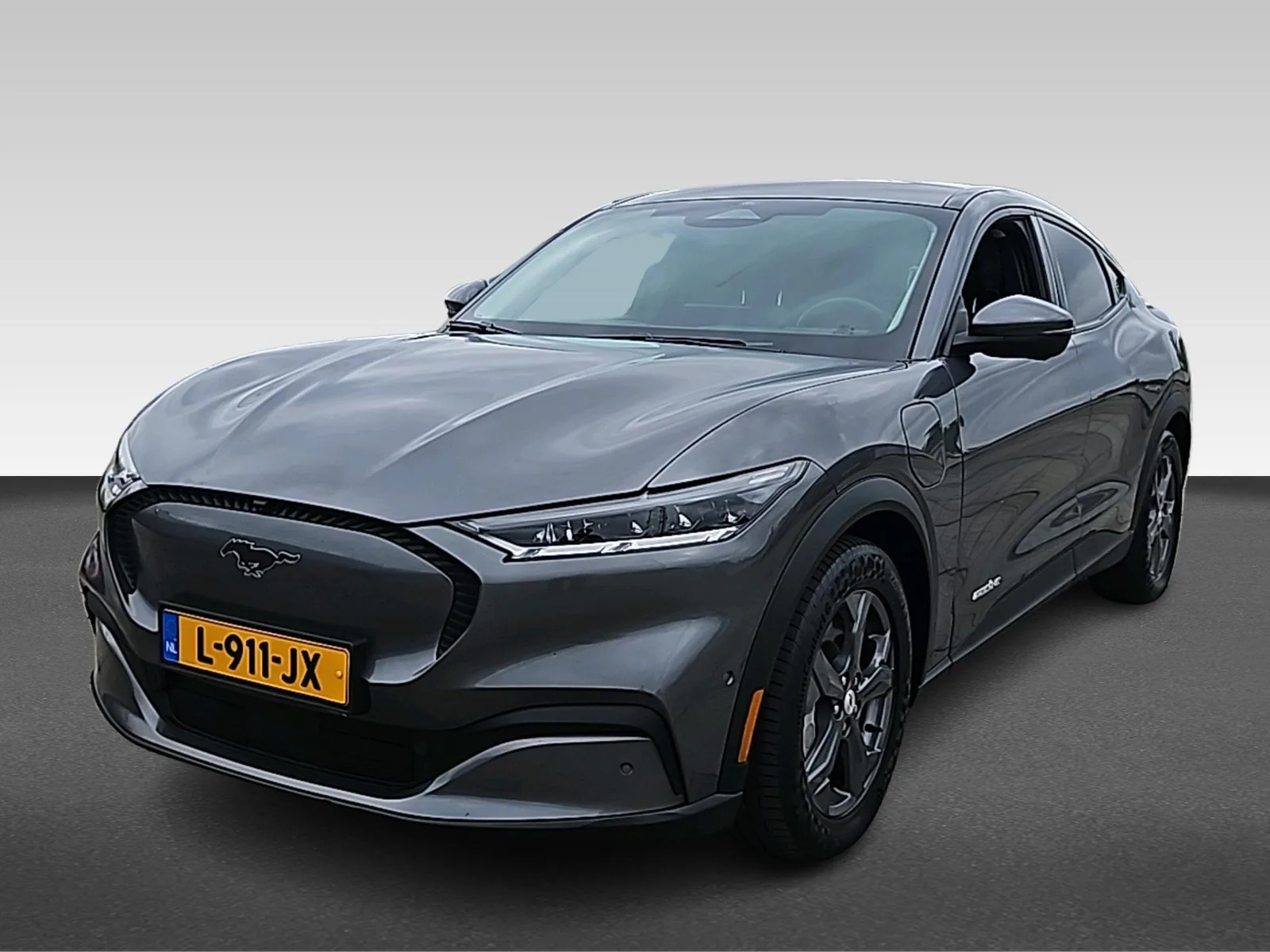 Ford Mustang Mach-E (2021) — foto 1