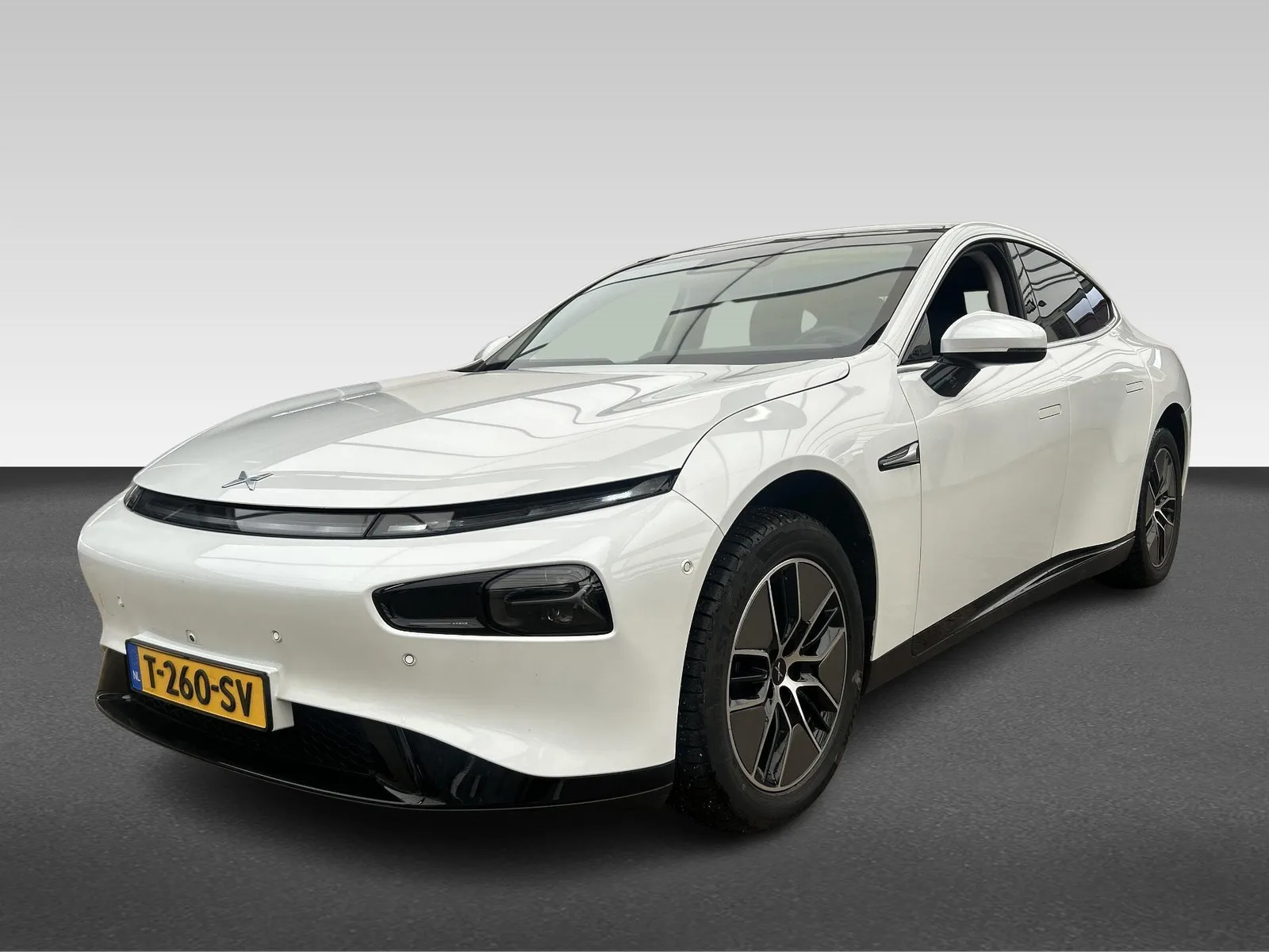 XPENG P7 (2023) — foto 1