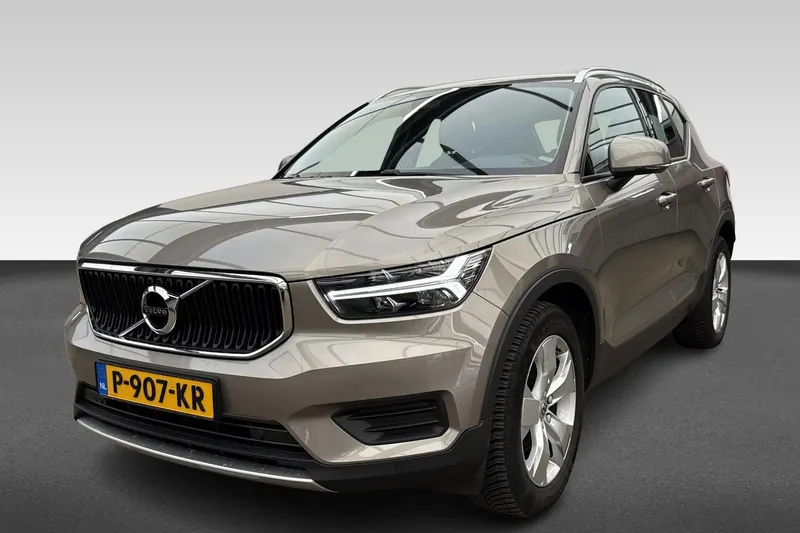 Volvo XC40 (2022)