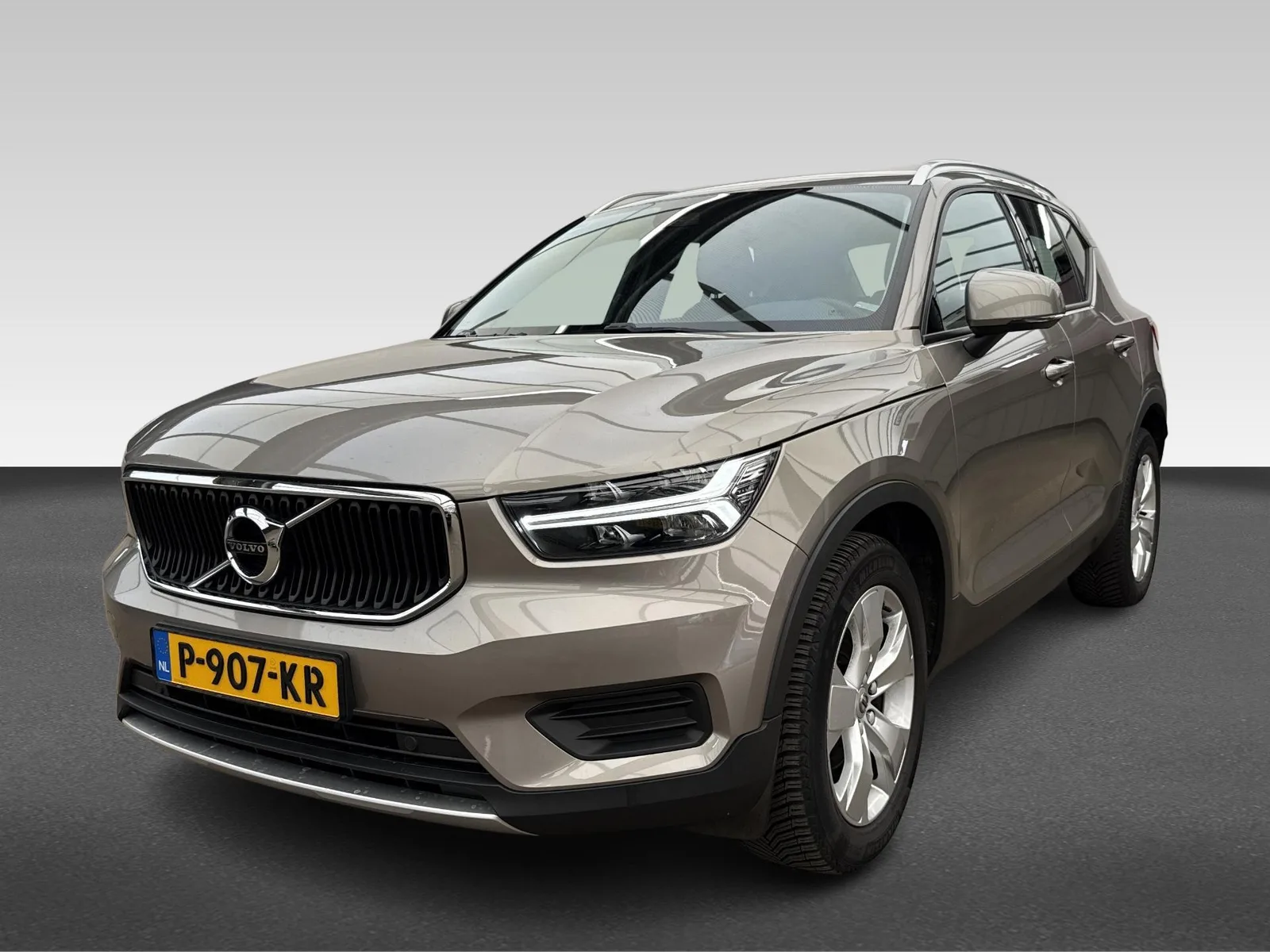 Volvo XC40 (2022) — foto 1