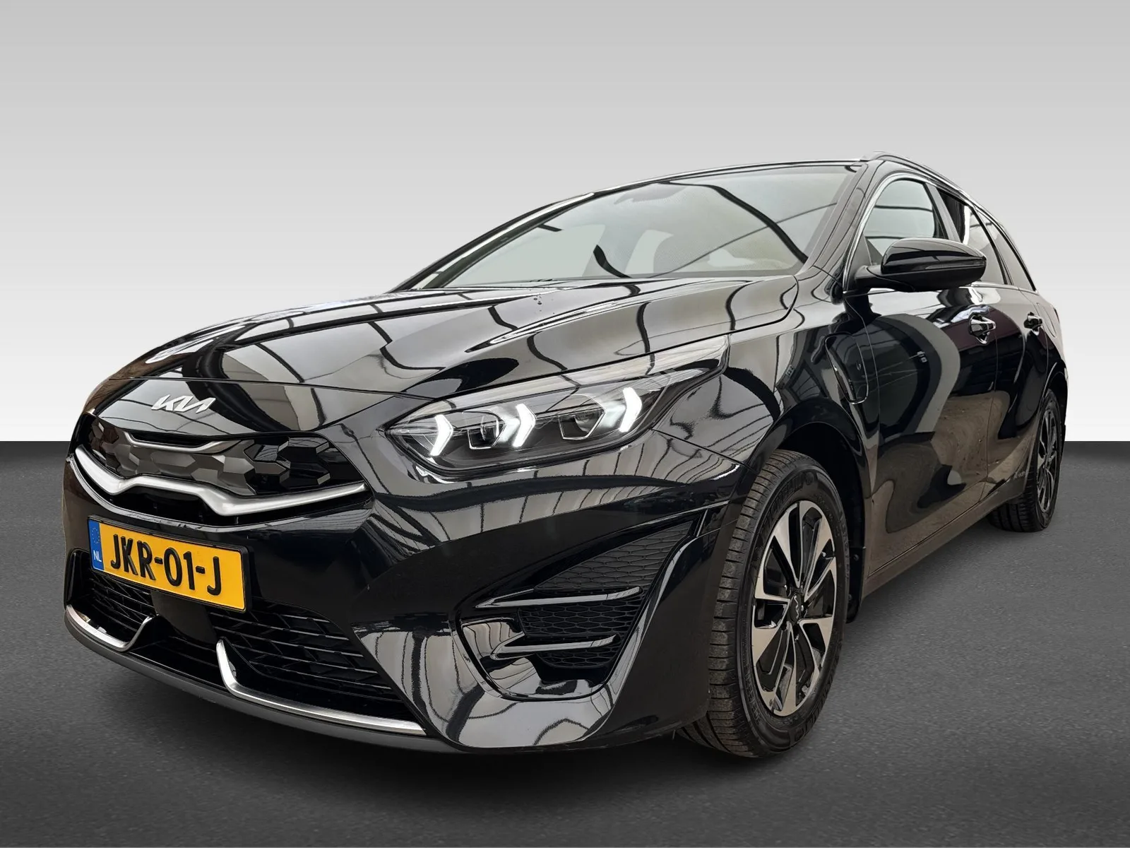 Kia Ceed Sportswagon (2023) — foto 1