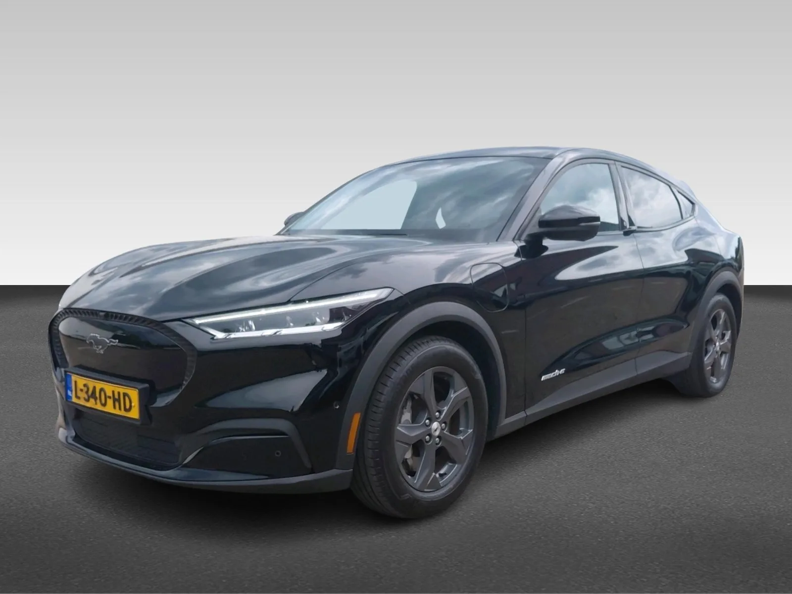 Ford Mustang Mach-E (2021) — foto 1