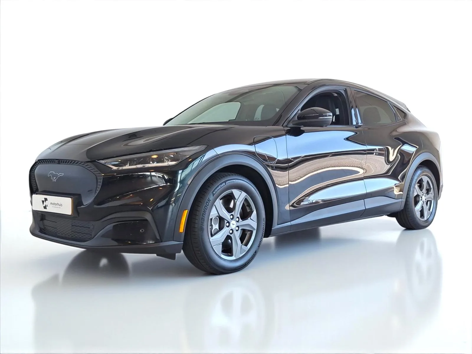 Ford Mustang Mach-E (2021) — foto 1